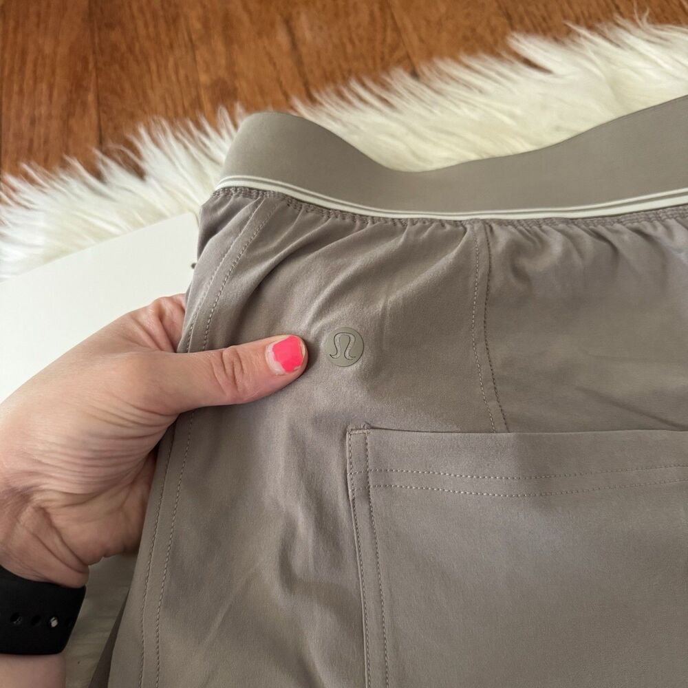 Lululemon Swift Relaxed Shorts 9” Logo Waistband Women’s XL Warm Ash Grey NWT - Picture 8 of 16